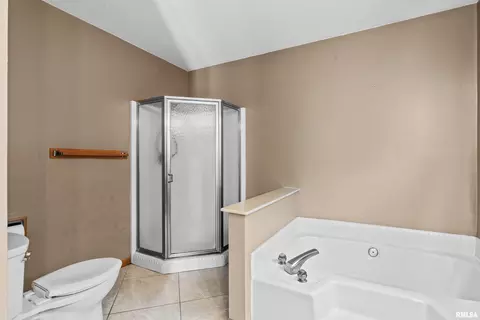 Bath - 184 Cravens Rd, Springfield, IL 62712 photo 2 of 3