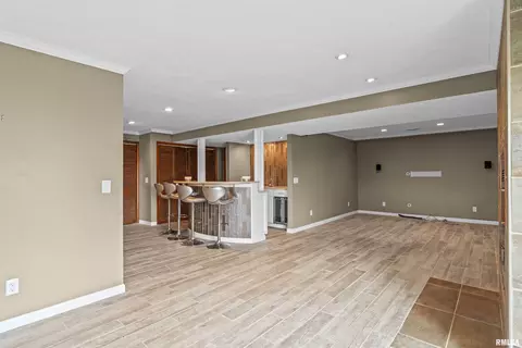 Living - 184 Cravens Rd, Springfield, IL 62712 photo 6 of 7