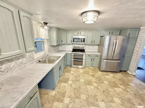 Kitchen - 205 N Austin Ave, Abingdon, IL 61410 photo 3 of 5