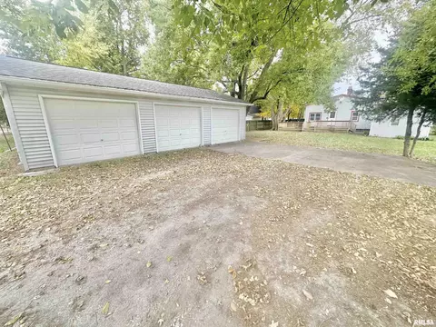 Exterior - 205 N Austin Ave, Abingdon, IL 61410 photo 2 of 6