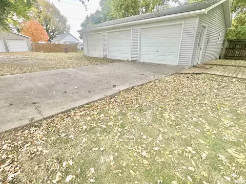 Exterior - 205 N Austin Ave, Abingdon, IL 61410 photo 3 of 6