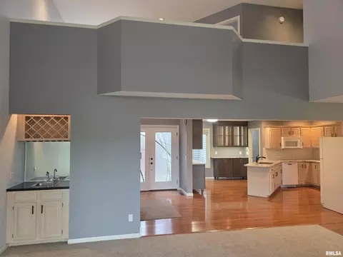 Living - 602 Eagle Trce, Quincy, IL 62305 photo 3 of 5