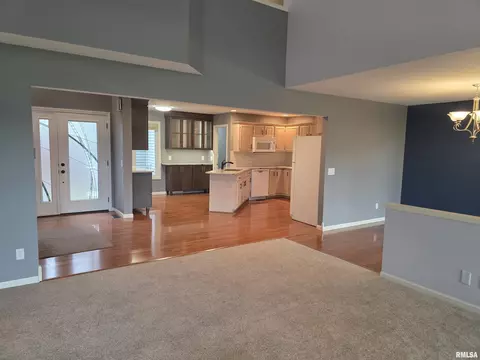 Living - 602 Eagle Trce, Quincy, IL 62305 photo 1 of 5