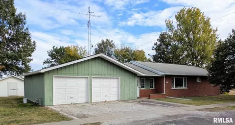 528 S Emmett St, Virden, IL 62690