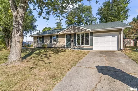 74 Nottingham Dr, Chatham, IL 62629
