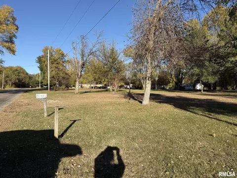 503 Edwards St, Oquawka, IL 61469
