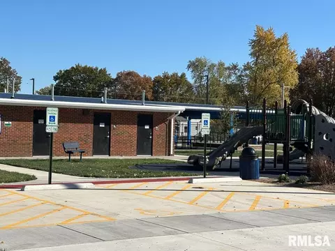 Exterior - 253 Monroe St, Auburn, IL 62615 photo 5 of 6