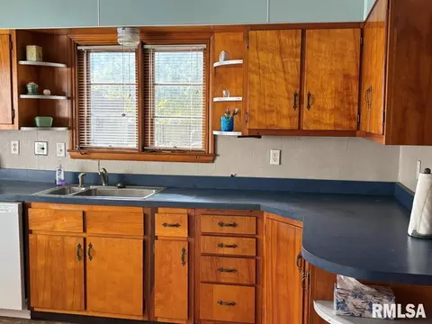 Kitchen - 253 Monroe St, Auburn, IL 62615 photo 1 of 5