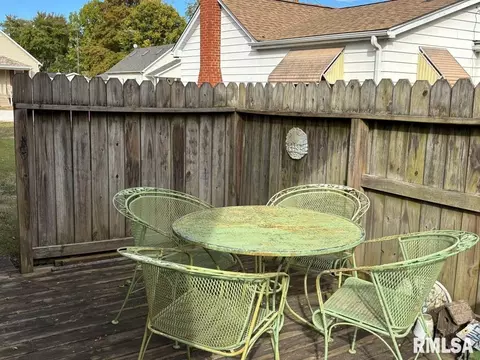 Exterior - 253 Monroe St, Auburn, IL 62615 photo 4 of 6