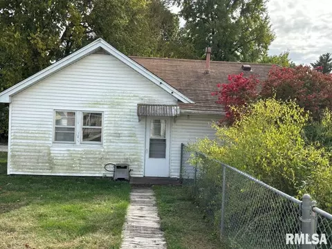 Exterior - 253 Monroe St, Auburn, IL 62615 photo 2 of 6
