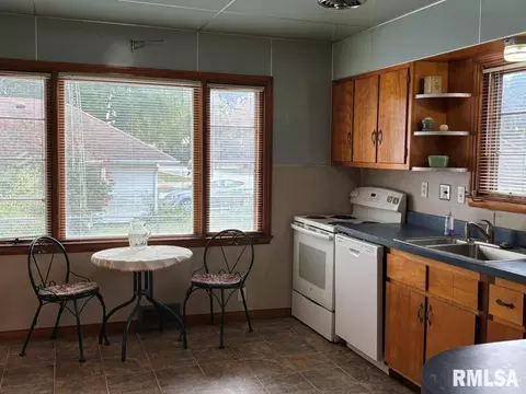Kitchen - 253 Monroe St, Auburn, IL 62615 photo 2 of 5