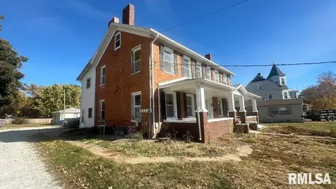 135 E Washington St, Rushville, IL 62681