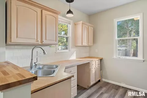 2812 Holmes Ave, Springfield, IL 62704 photo 9
