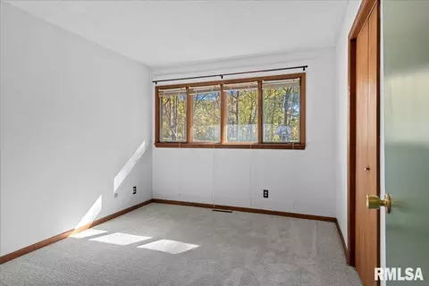 Bedroom - 2375 Sloe Rd, Springfield, IL 62707 photo 6 of 8