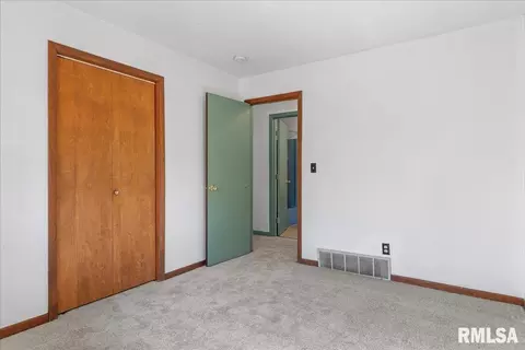 Bedroom - 2375 Sloe Rd, Springfield, IL 62707 photo 7 of 8