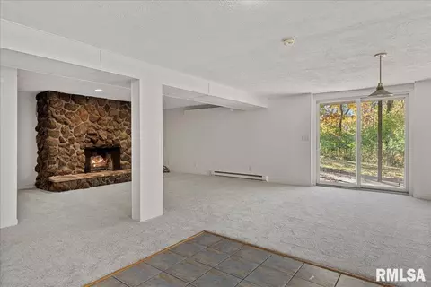 Living - 2375 Sloe Rd, Springfield, IL 62707 photo 5 of 5