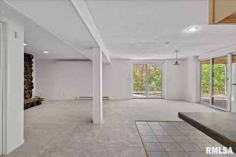 Living - 2375 Sloe Rd, Springfield, IL 62707 photo 1 of 5
