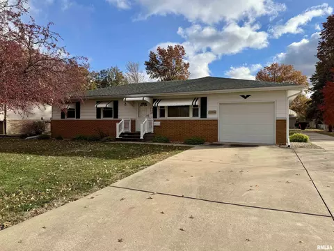 778 Walnut St, Knoxville, IL 61448