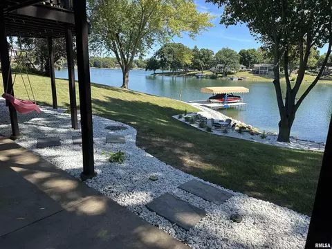 509 Juniper Dr, Petersburg, IL 62675