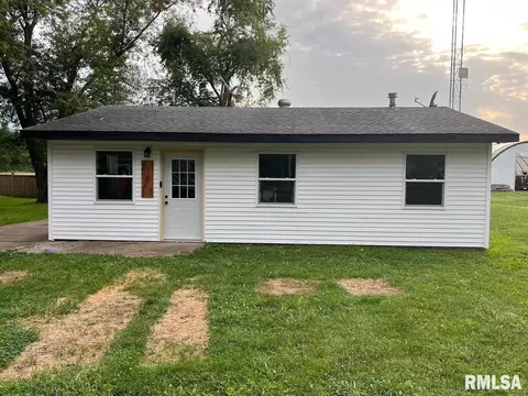 207 Brenda Ln, Girard, IL 62640