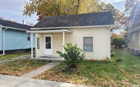 416 E Washington St, Riverton, IL 62561