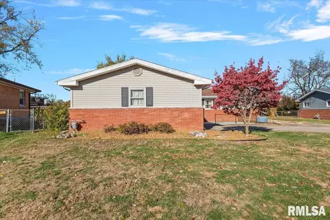 Exterior - 627 Witherspoon Dr, Springfield, IL 62704 photo 1 of 6