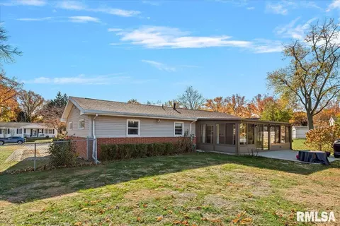 Exterior - 627 Witherspoon Dr, Springfield, IL 62704 photo 4 of 6