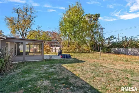 Exterior - 627 Witherspoon Dr, Springfield, IL 62704 photo 3 of 6
