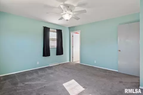 Bedroom - 627 Witherspoon Dr, Springfield, IL 62704 photo 2 of 7