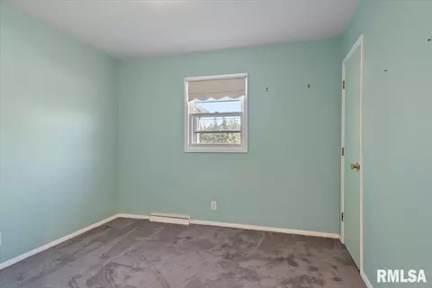 Bedroom - 627 Witherspoon Dr, Springfield, IL 62704 photo 6 of 7