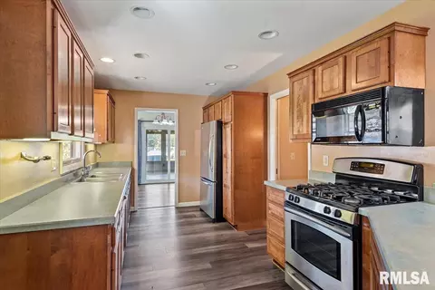 Kitchen - 627 Witherspoon Dr, Springfield, IL 62704 photo 3 of 3