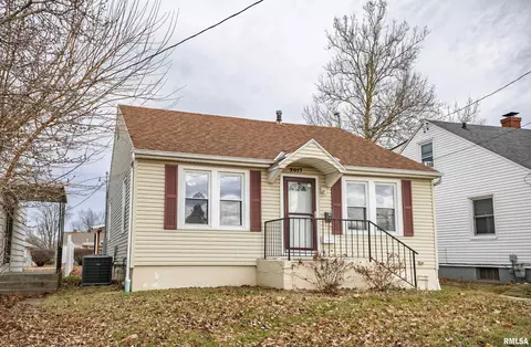 Exterior - 2017 Harrison St, Quincy, IL 62301 photo 3 of 3