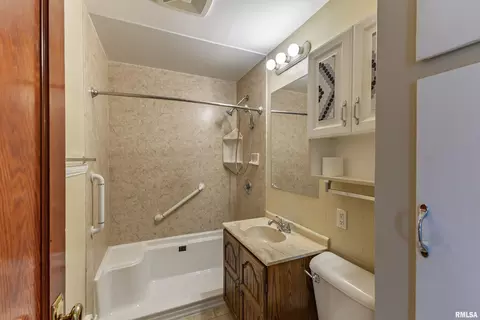 Bath - 2017 Harrison St, Quincy, IL 62301 photo 1 of 1