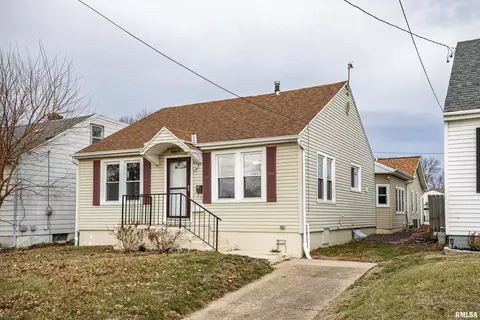 2017 Harrison St, Quincy, IL 62301