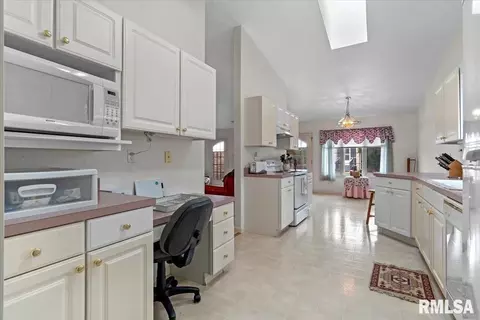 Kitchen - 5002 Eagle Rdg, Springfield, IL 62711 photo 1 of 2