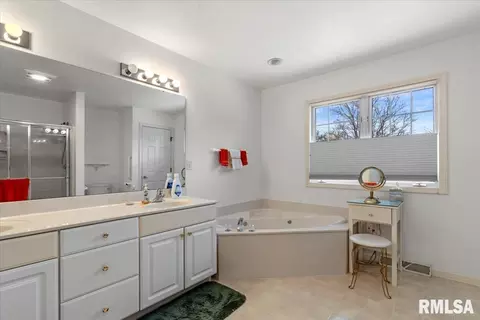 Bath - 5002 Eagle Rdg, Springfield, IL 62711 photo 1 of 6