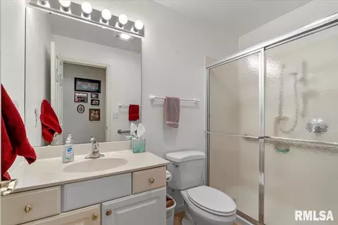 Bath - 5002 Eagle Rdg, Springfield, IL 62711 photo 4 of 6