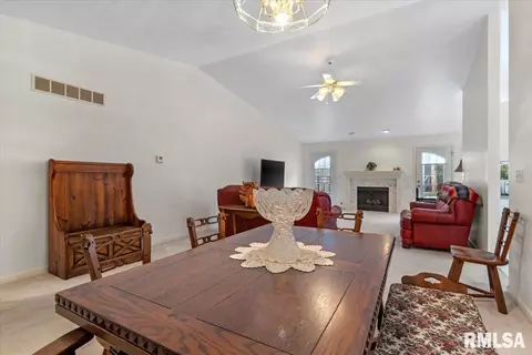 Dining - 5002 Eagle Rdg, Springfield, IL 62711 photo 1 of 3