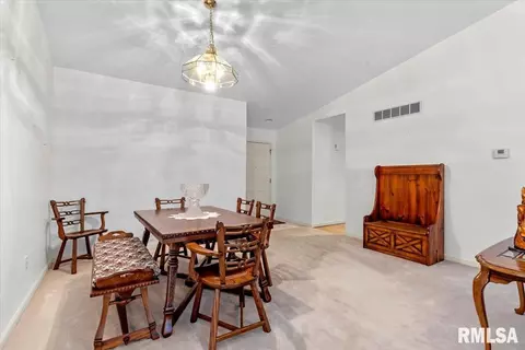 Dining - 5002 Eagle Rdg, Springfield, IL 62711 photo 3 of 3