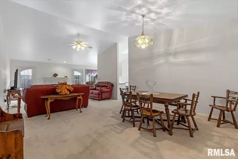 Dining - 5002 Eagle Rdg, Springfield, IL 62711 photo 2 of 3