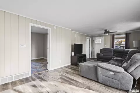 Living - 1129 N Daniel Ave, Springfield, IL 62702 photo 1 of 1