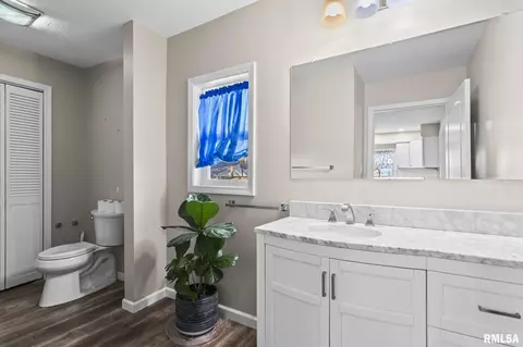 Bath - 1129 N Daniel Ave, Springfield, IL 62702 photo 1 of 5