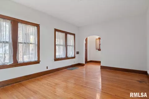 Living - 2136 S State St, Springfield, IL 62704 photo 3 of 5