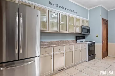 Kitchen - 2136 S State St, Springfield, IL 62704 photo 2 of 2