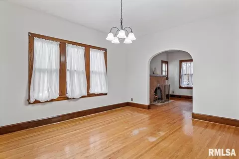 Living - 2136 S State St, Springfield, IL 62704 photo 5 of 5