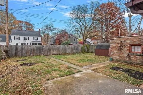 Exterior - 2136 S State St, Springfield, IL 62704 photo 5 of 8
