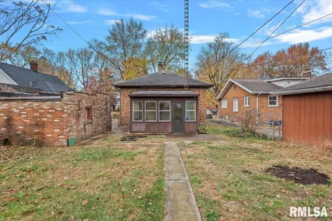 Exterior - 2136 S State St, Springfield, IL 62704 photo 7 of 8