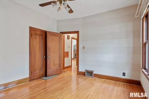 Bedroom - 2136 S State St, Springfield, IL 62704 photo 2 of 5