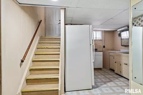 Entry Way - 2136 S State St, Springfield, IL 62704 photo 3 of 3