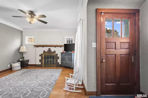 1929 S Walnut St, Springfield, IL 62704 photo 4